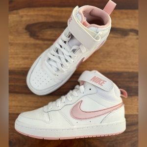 NEW NIKE High tops Big kids 3.5